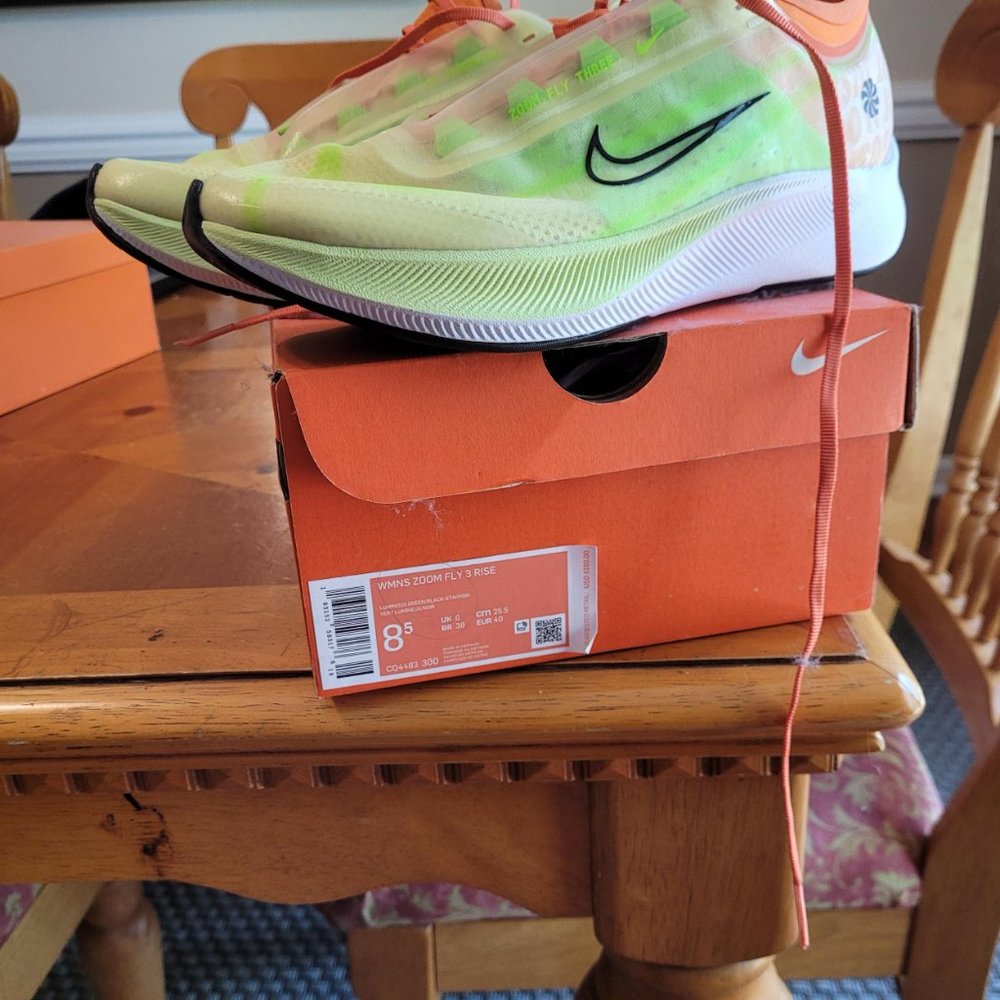 NIB Nike Zoom Fly 3